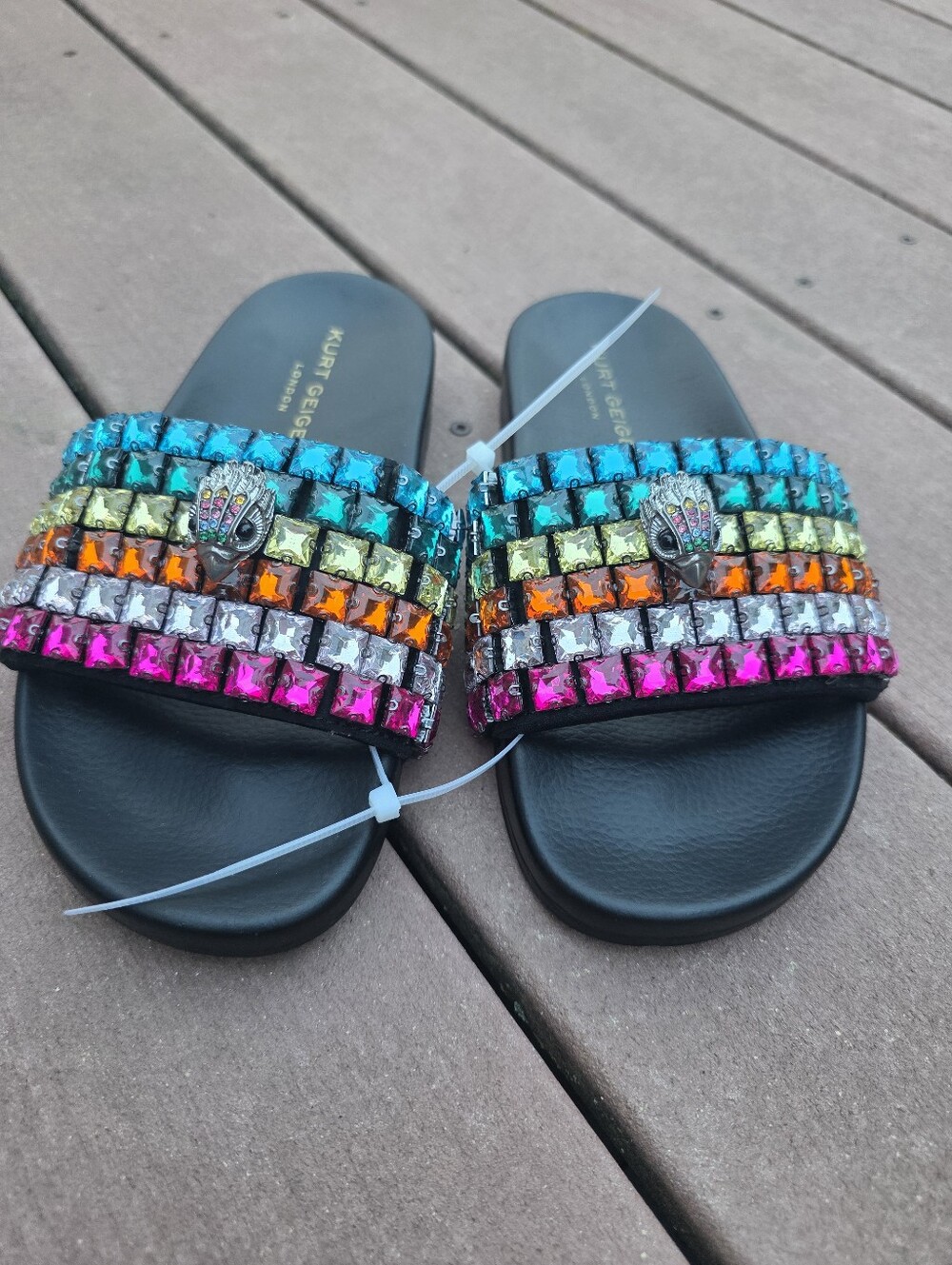 KURT GEIGER LONDON MEENA EAGLE SLIDE SANDAL IN CHARCOAL 6.5